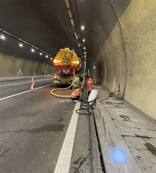 保山隧道排水渠清淤